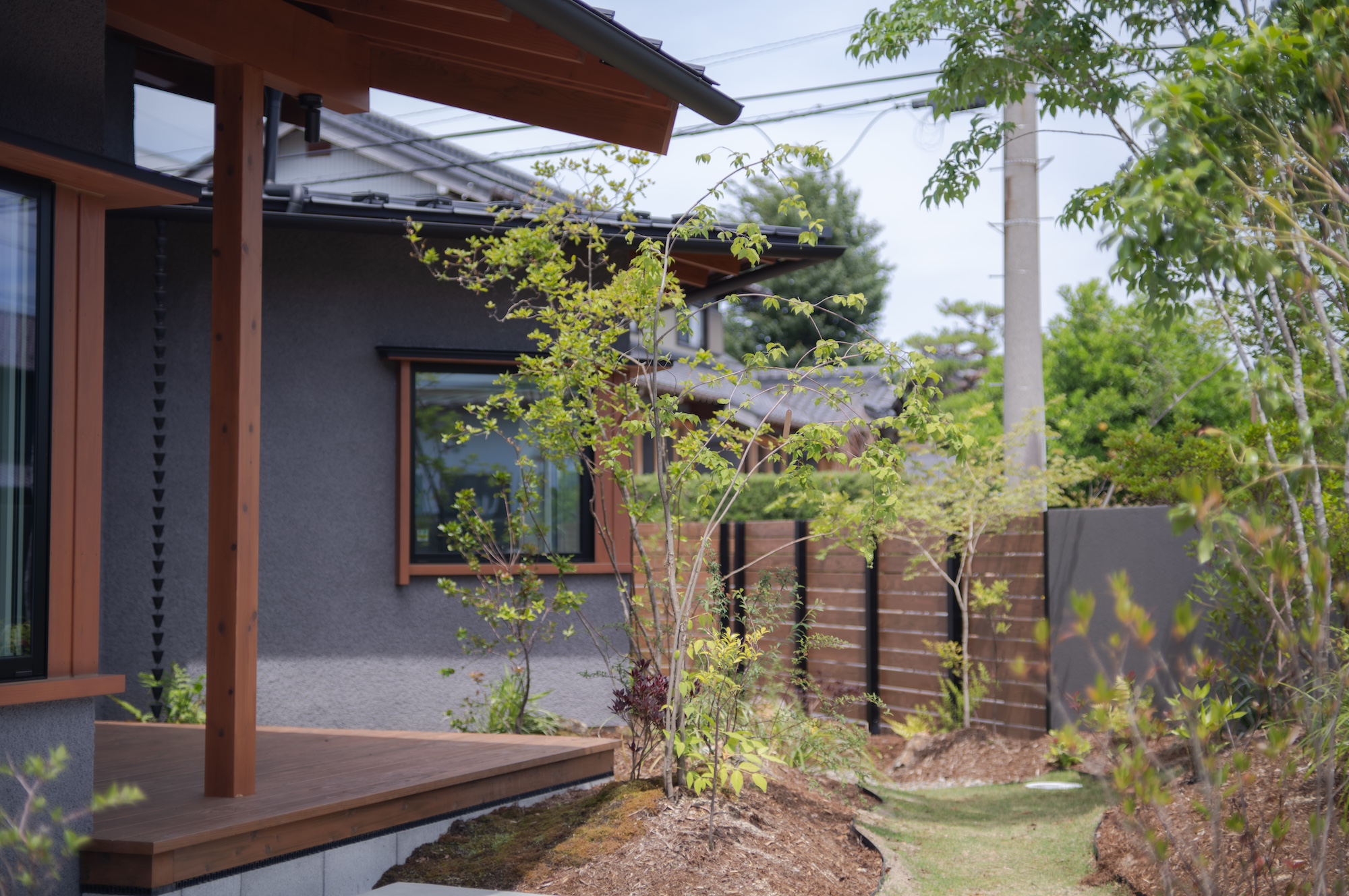 家と庭がひとつの景色になるよう設計された庭