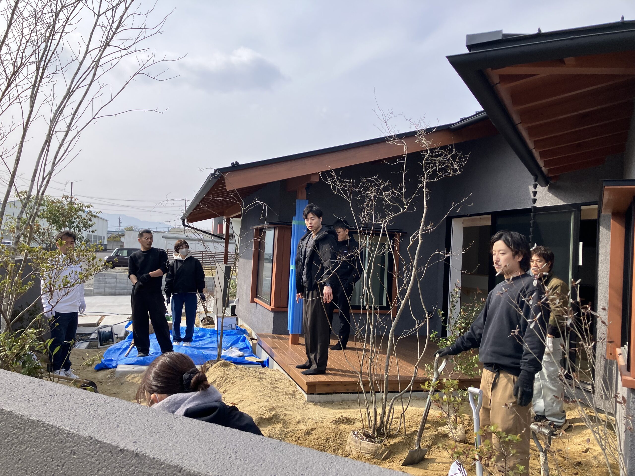 植樹作業　総動員です